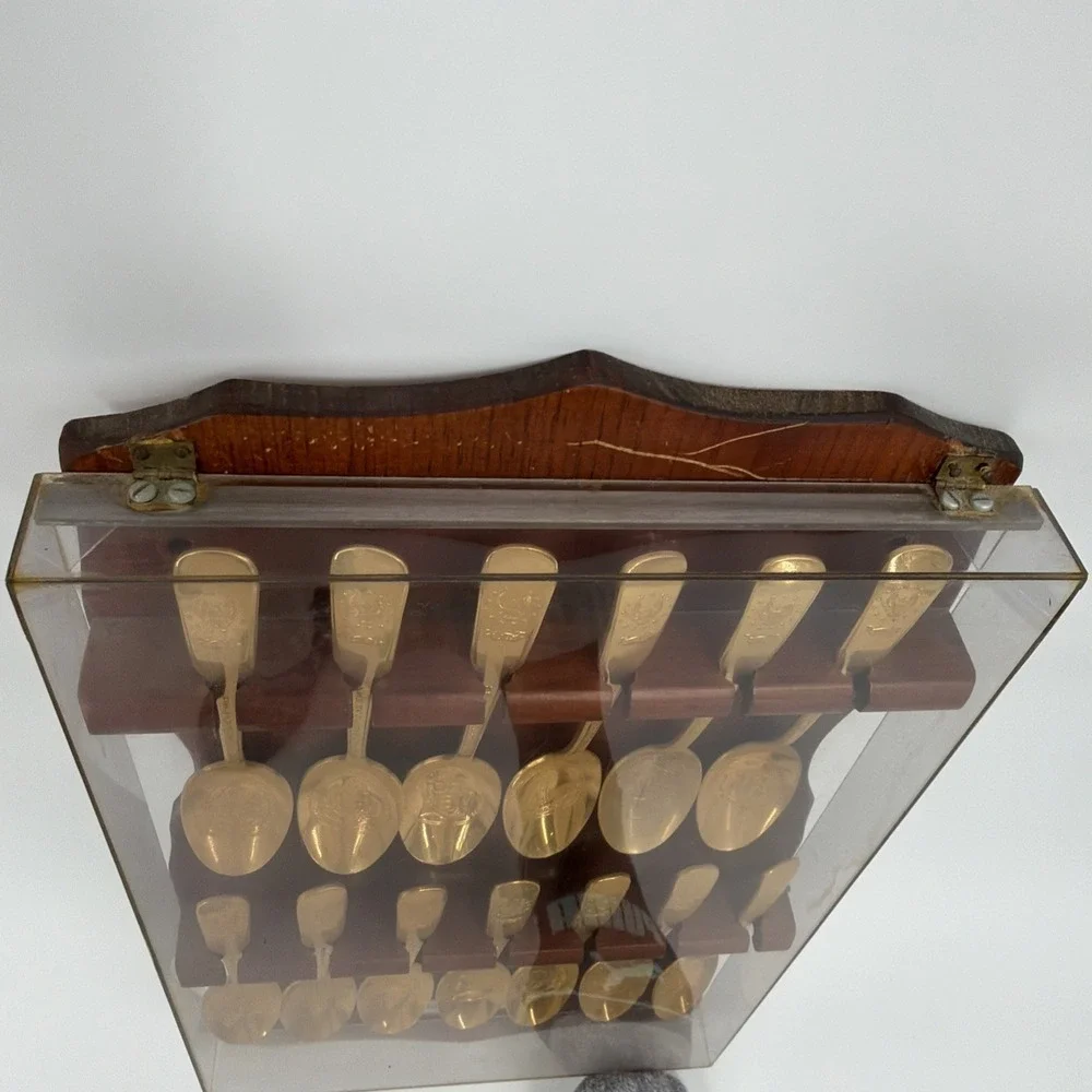 Vintage 1976 Bicentennial 13 Colonies Spoon Set Gold Electroplate Display Case